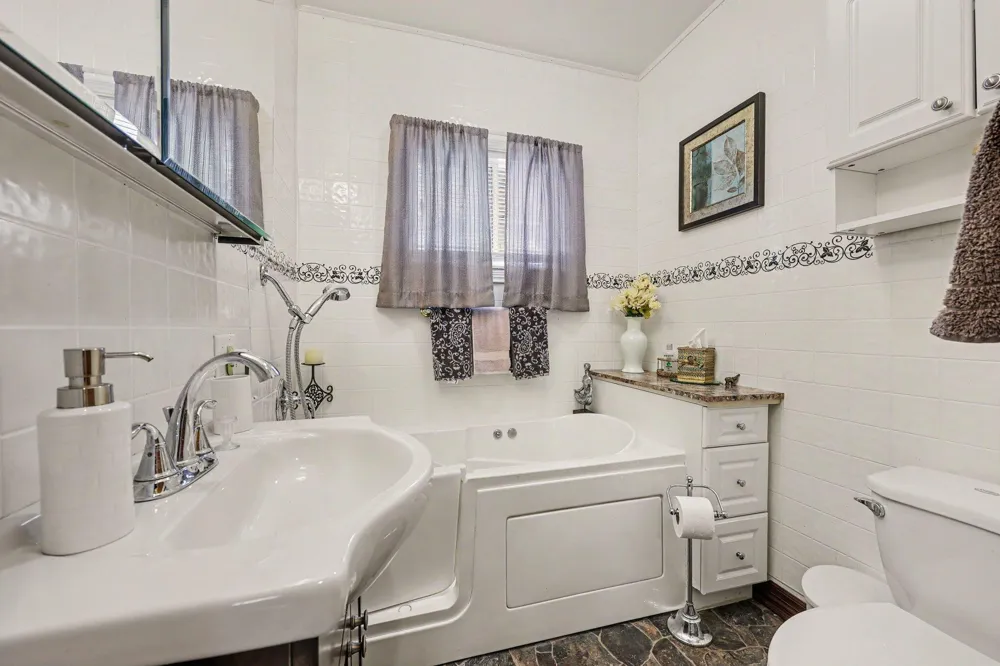 182 W Mansion Street W Jackson, MI 49203