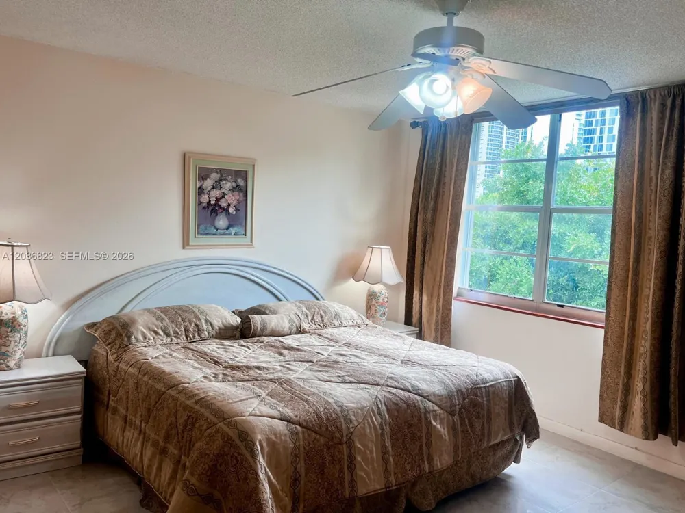 17800 Atlantic Blvd #204 Sunny Isles Beach, FL 33160