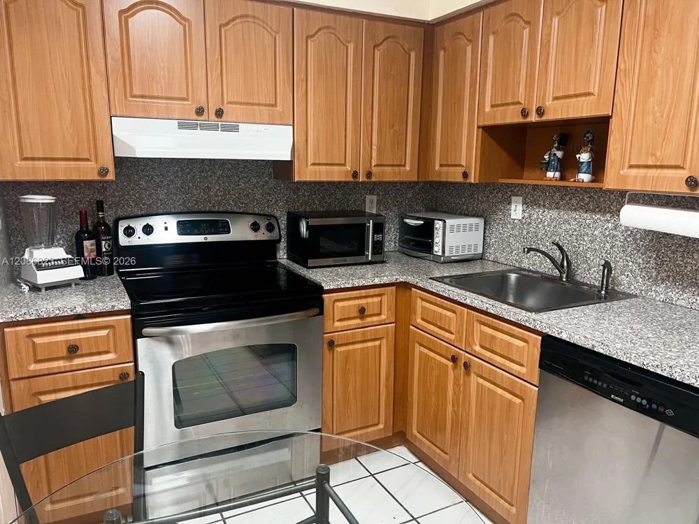 17800 Atlantic Blvd #204 Sunny Isles Beach, FL 33160