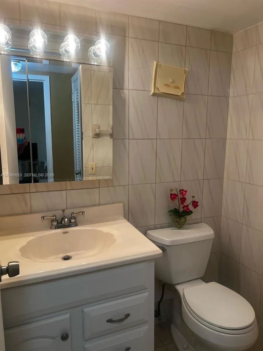 17800 Atlantic Blvd #204 Sunny Isles Beach, FL 33160