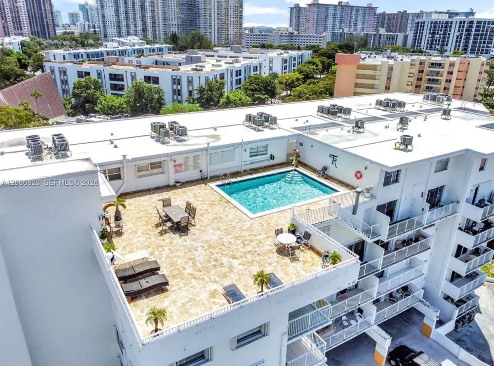 17800 Atlantic Blvd #204 Sunny Isles Beach, FL 33160