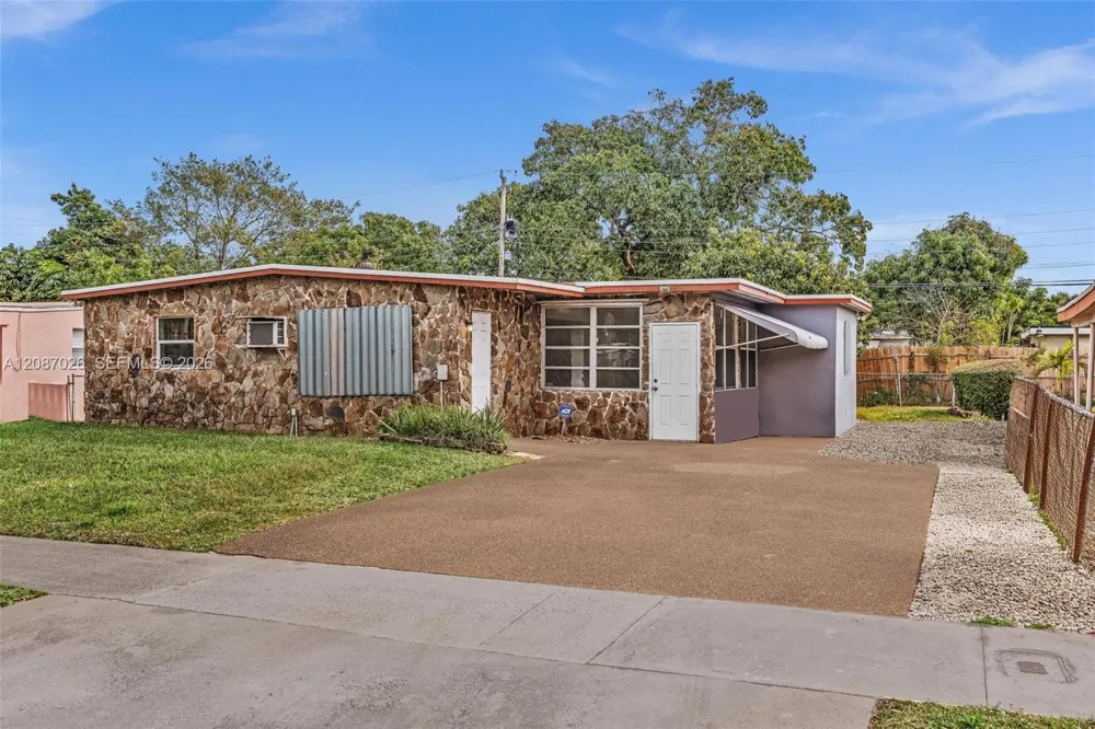 1824 NW 25th Ave Fort Lauderdale, FL 33311