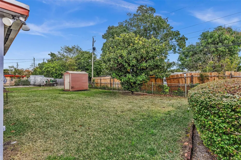 1824 NW 25th Ave Fort Lauderdale, FL 33311