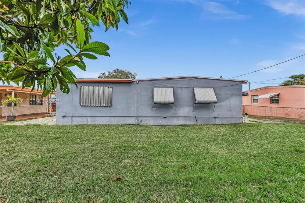 1824 NW 25th Ave Fort Lauderdale, FL 33311
