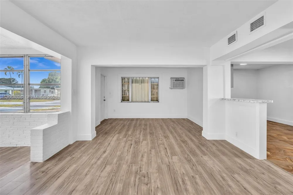 1824 NW 25th Ave Fort Lauderdale, FL 33311
