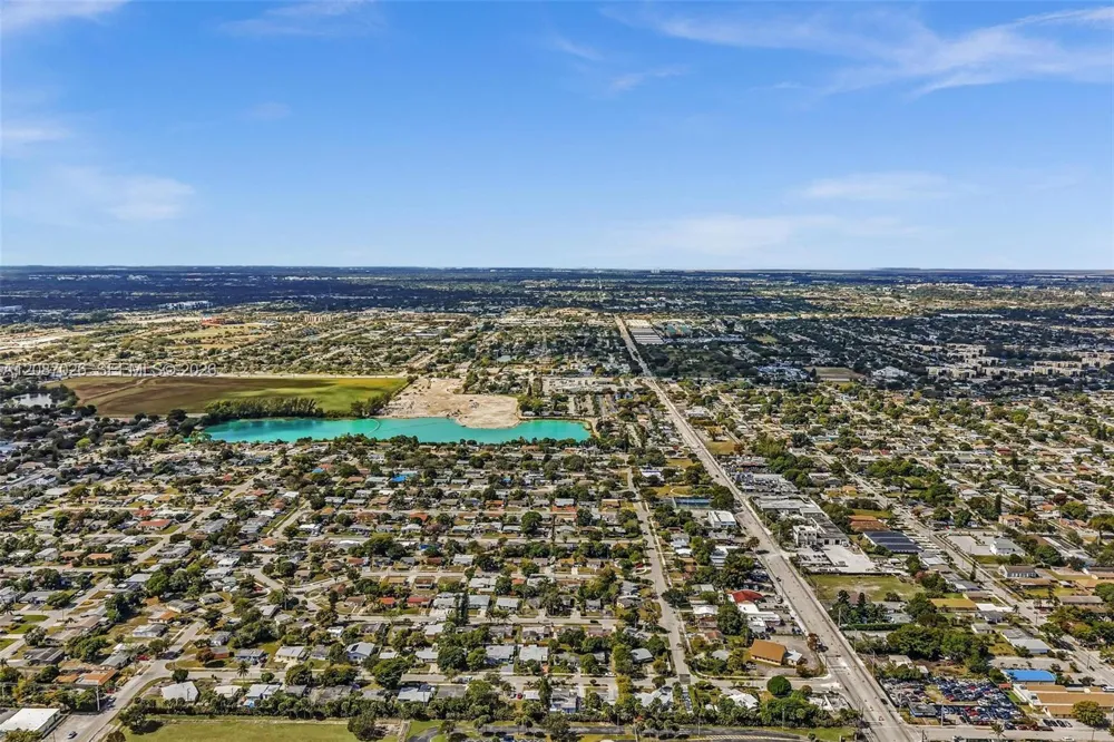 1824 NW 25th Ave Fort Lauderdale, FL 33311