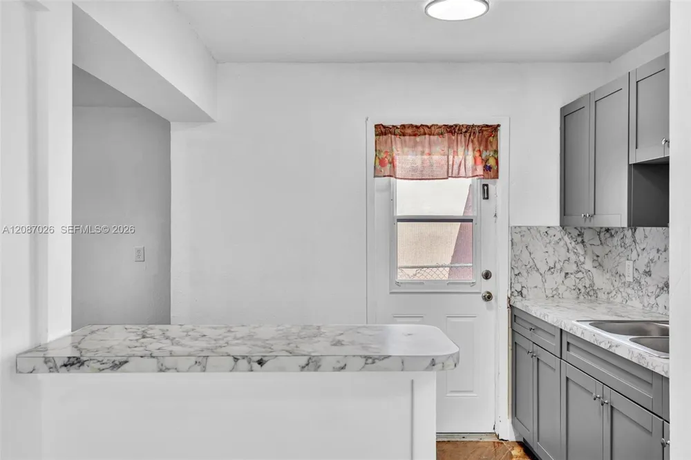 1824 NW 25th Ave Fort Lauderdale, FL 33311