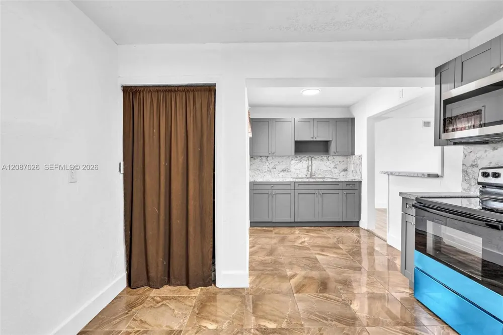 1824 NW 25th Ave Fort Lauderdale, FL 33311