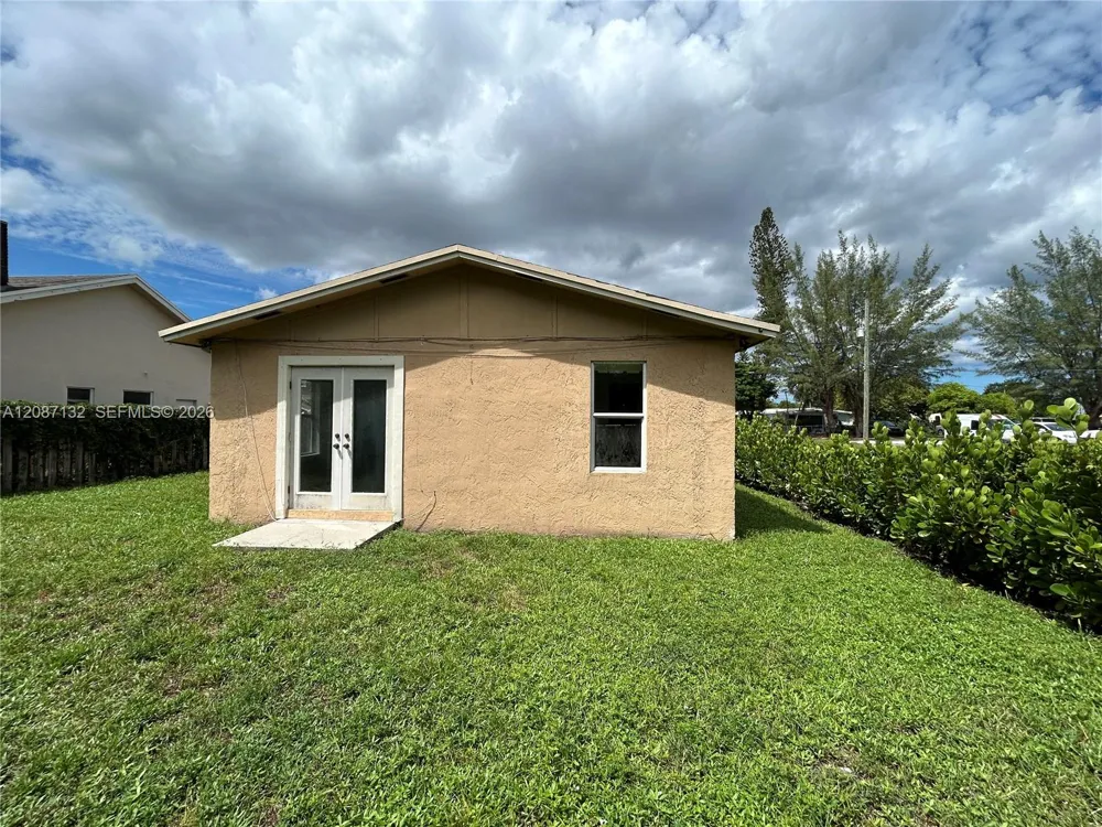 280 SW 8th St Deerfield Beach, FL 33441