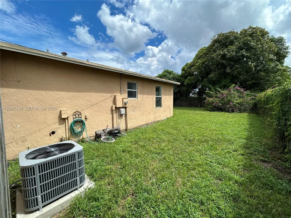 280 SW 8th St Deerfield Beach, FL 33441