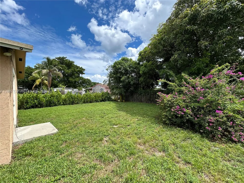 280 SW 8th St Deerfield Beach, FL 33441