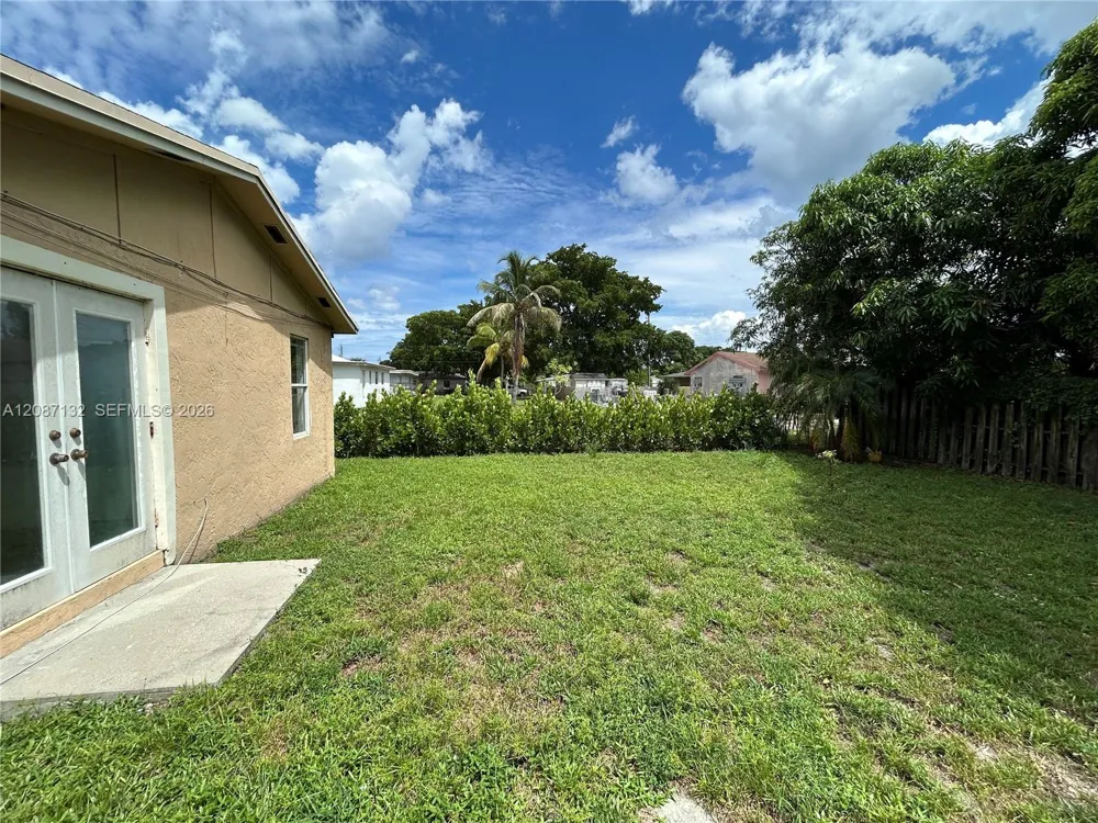 280 SW 8th St Deerfield Beach, FL 33441