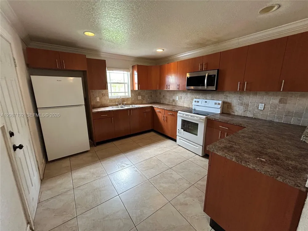 280 SW 8th St Deerfield Beach, FL 33441
