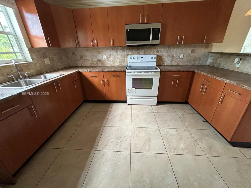 280 SW 8th St Deerfield Beach, FL 33441