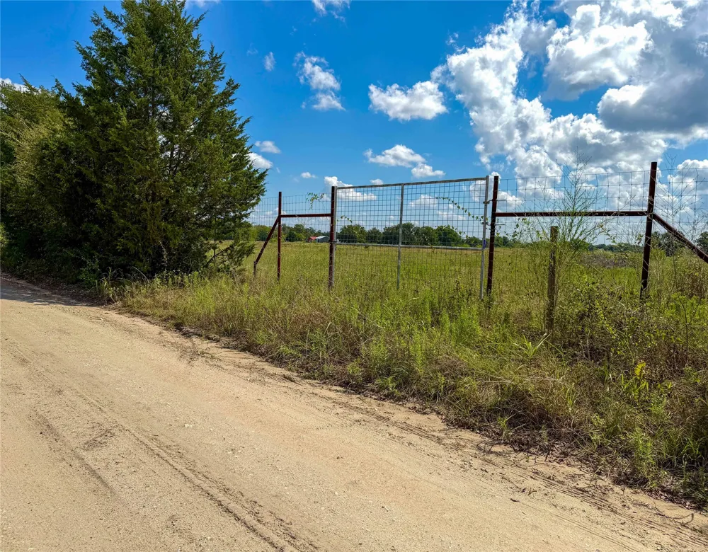 2085 CR 3620 Lovelady, TX 75851