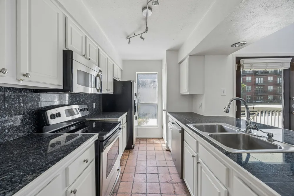 5926 Sandhurst Lane #224 Dallas, TX 75206