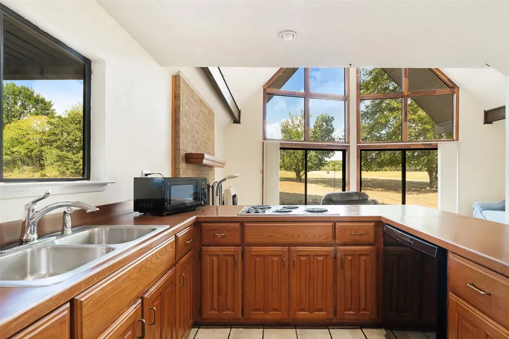 6517 County Road 45600 Blossom, TX 75416