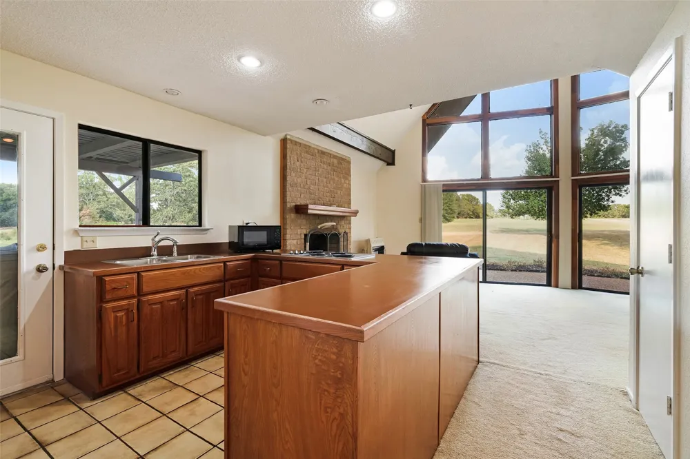 6517 County Road 45600 Blossom, TX 75416