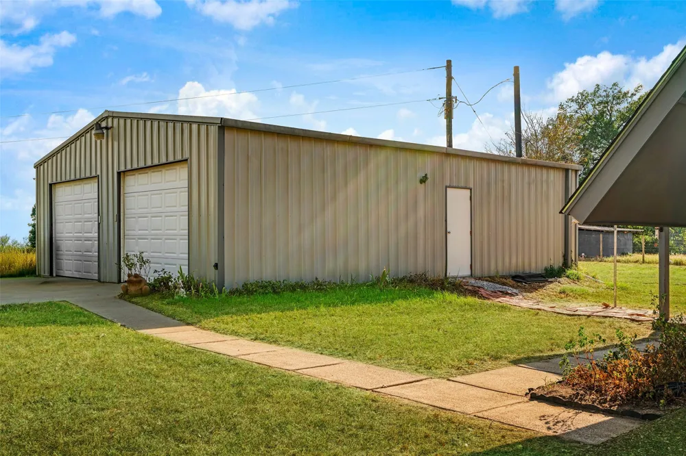6517 County Road 45600 Blossom, TX 75416