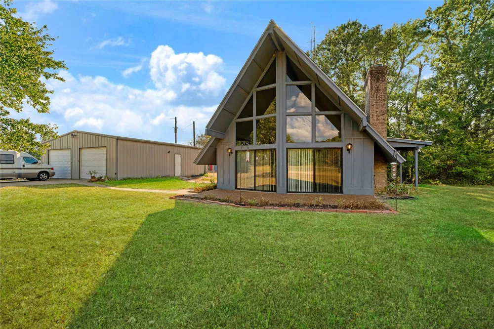 6517 County Road 45600 Blossom, TX 75416