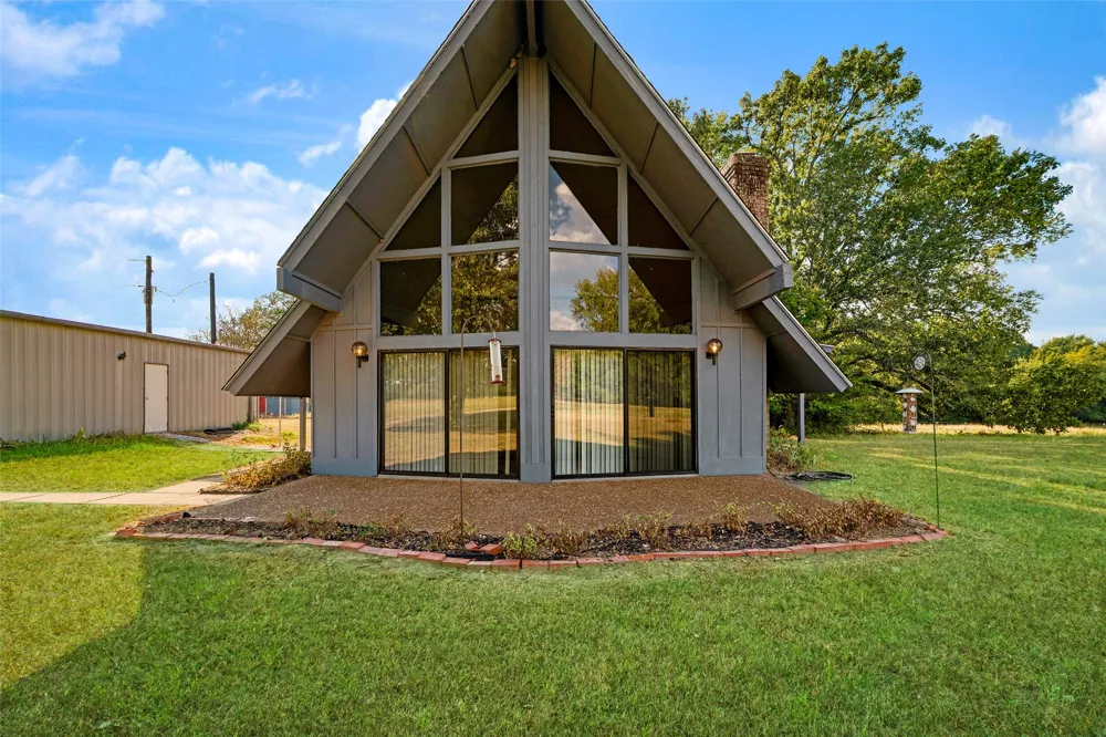 6517 County Road 45600 Blossom, TX 75416