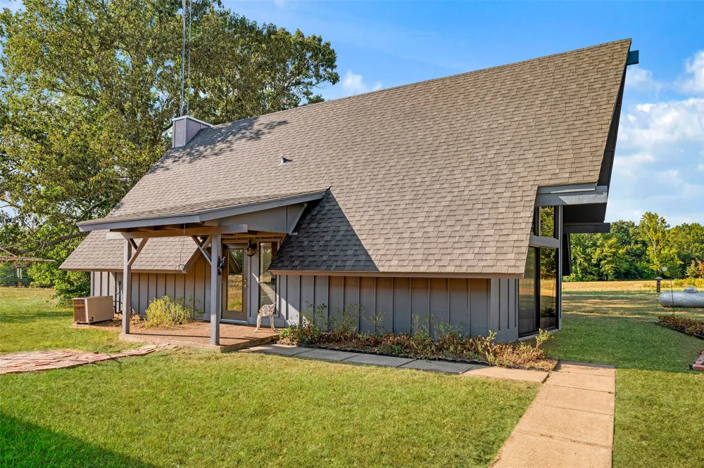 6517 County Road 45600 Blossom, TX 75416