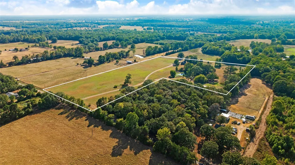6517 County Road 45600 Blossom, TX 75416