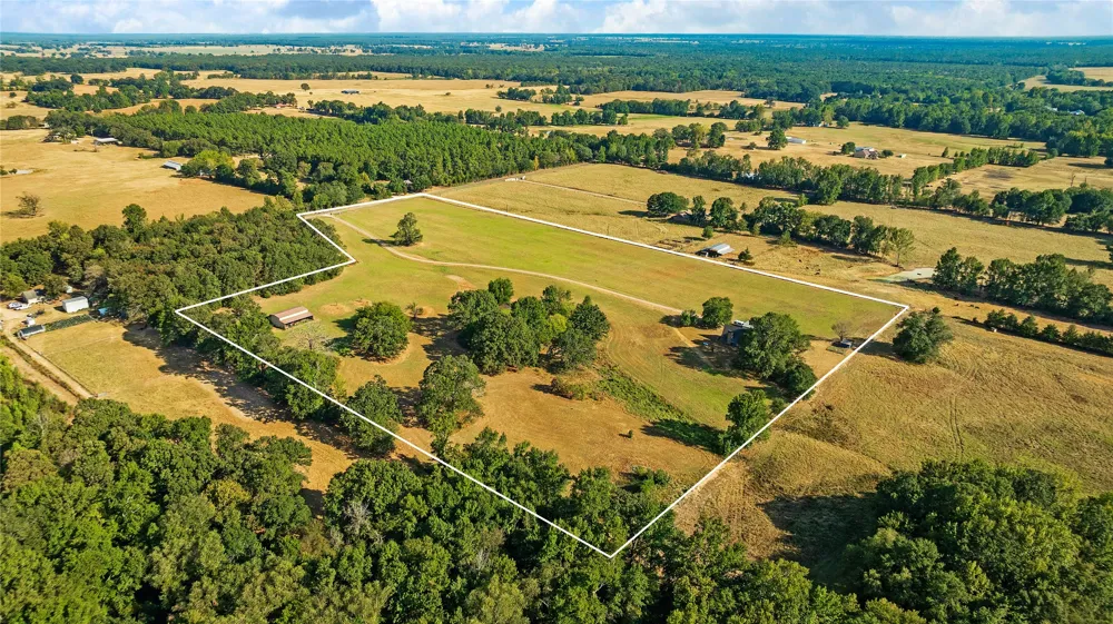 6517 County Road 45600 Blossom, TX 75416