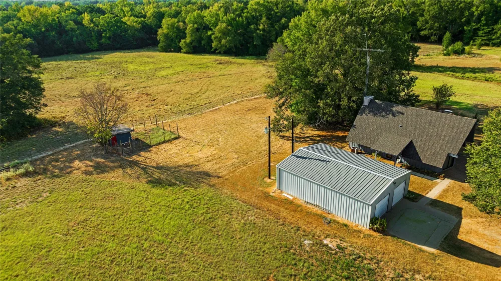 6517 County Road 45600 Blossom, TX 75416