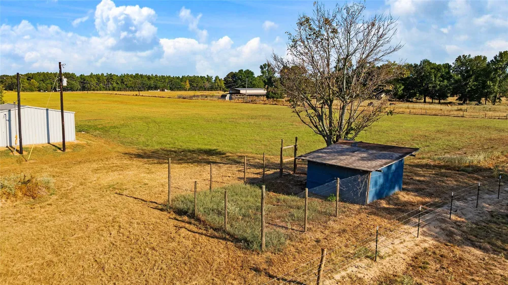 6517 County Road 45600 Blossom, TX 75416