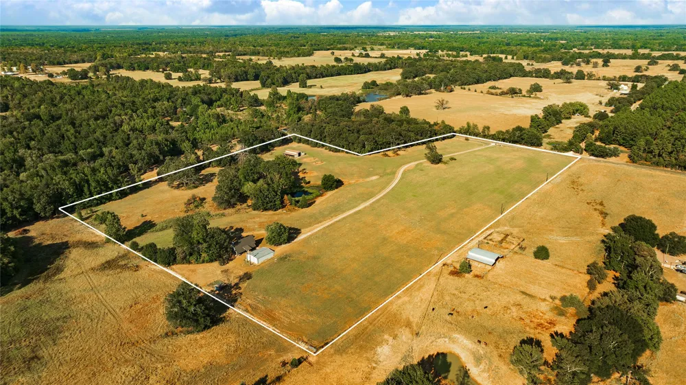 6517 County Road 45600 Blossom, TX 75416