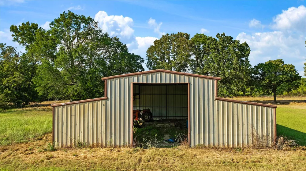 6517 County Road 45600 Blossom, TX 75416