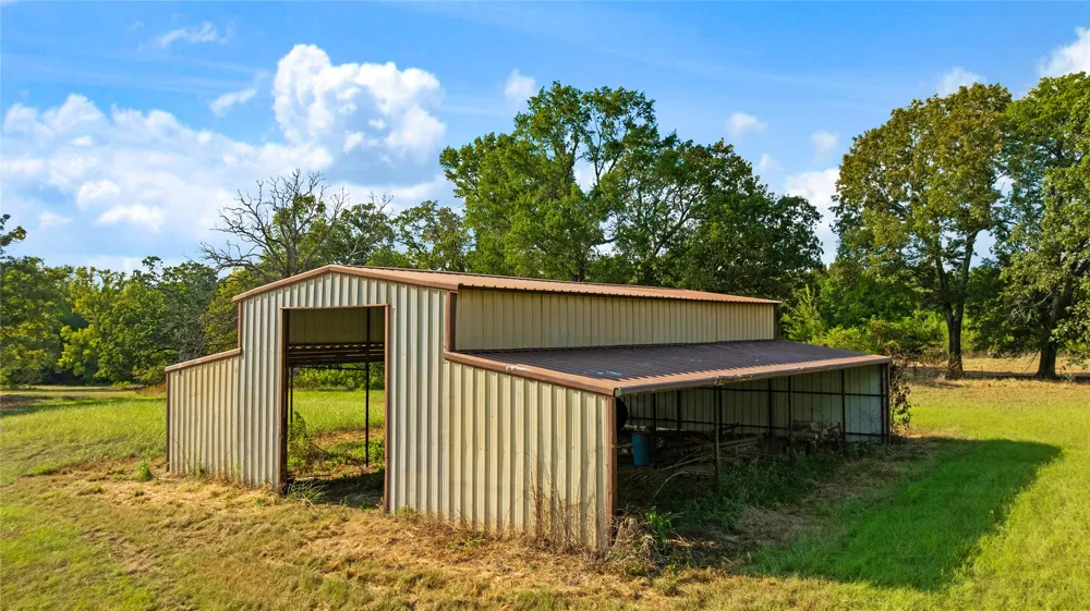 6517 County Road 45600 Blossom, TX 75416