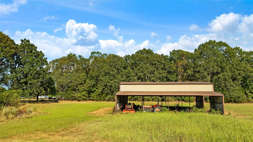 6517 County Road 45600 Blossom, TX 75416