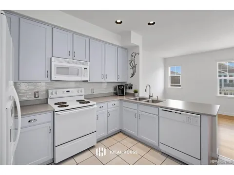 7454 E 28th Avenue #3