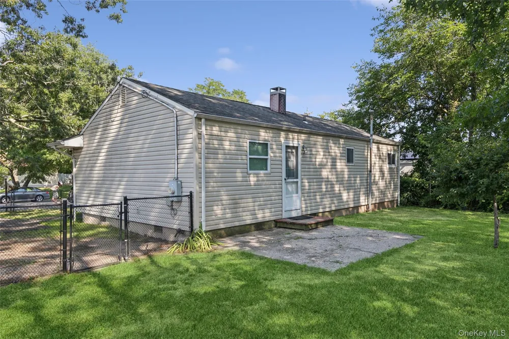 2719 Connecticut Avenue Medford, NY 11763