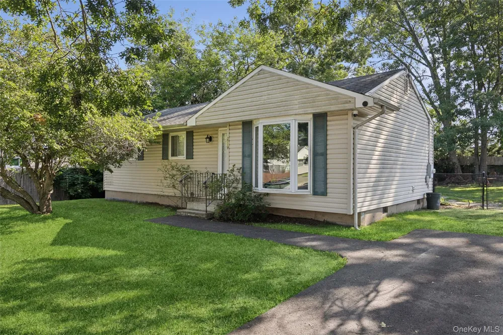 2719 Connecticut Avenue Medford, NY 11763