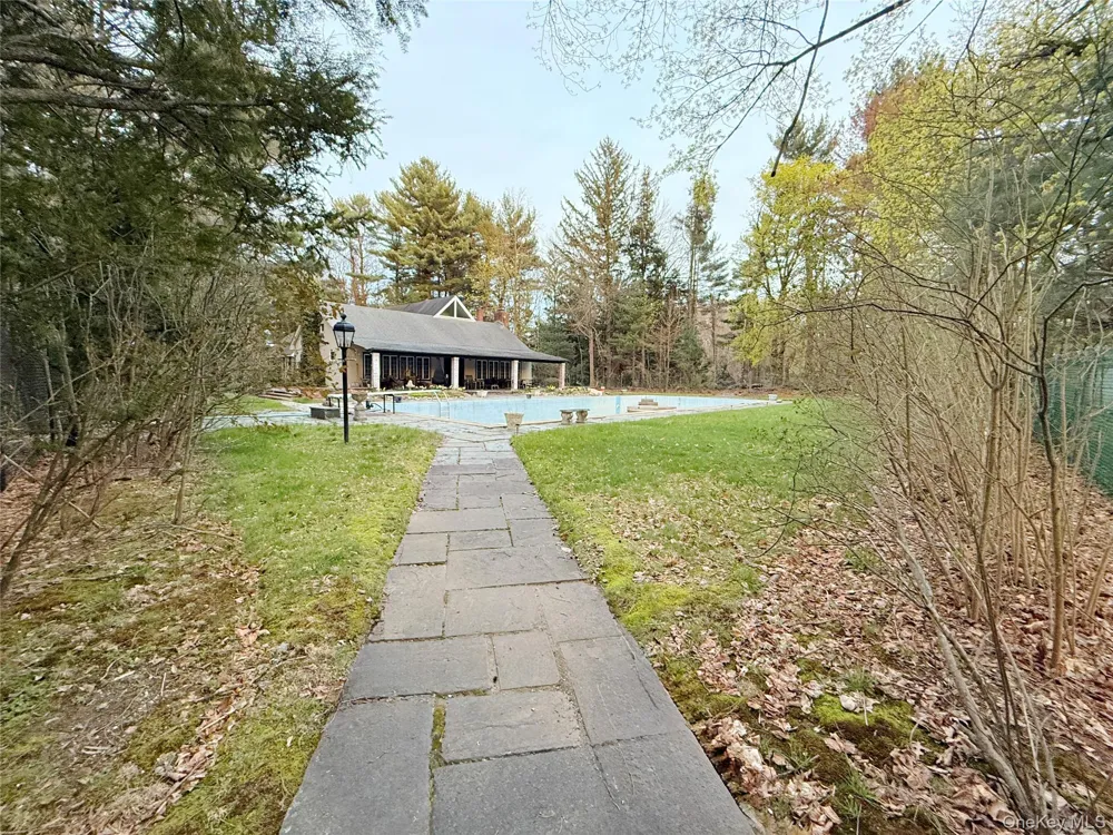 8 Woodstock Court Muttontown, NY 11771