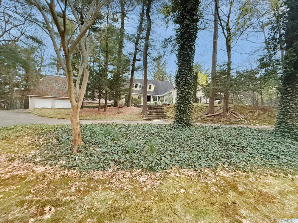 8 Woodstock Court Muttontown, NY 11771