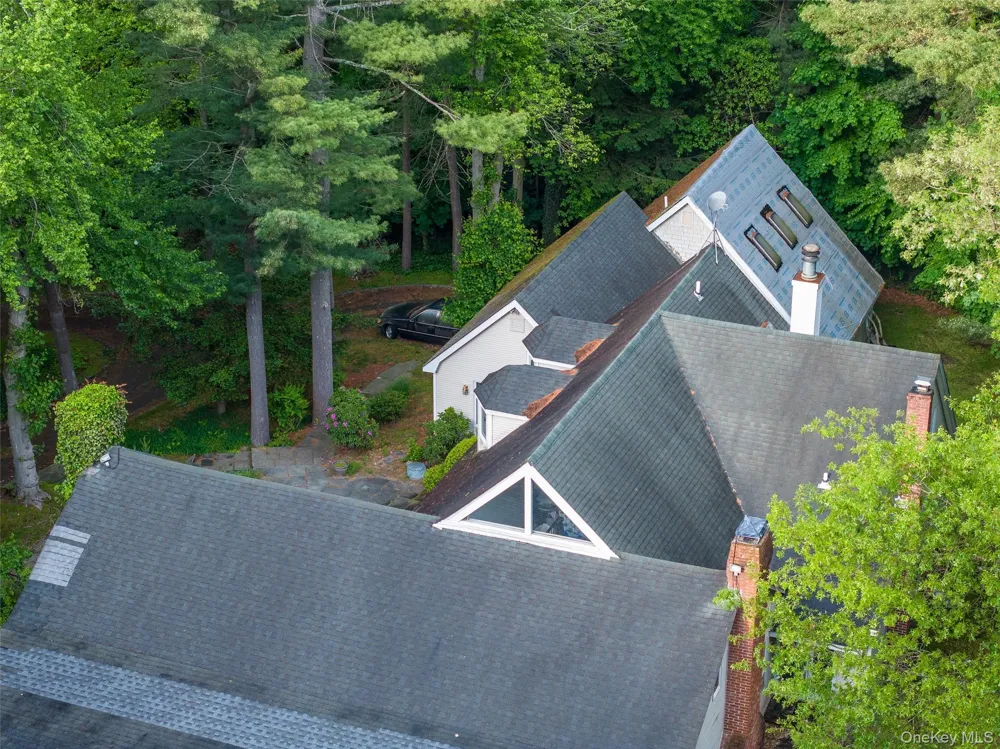 8 Woodstock Court Muttontown, NY 11771