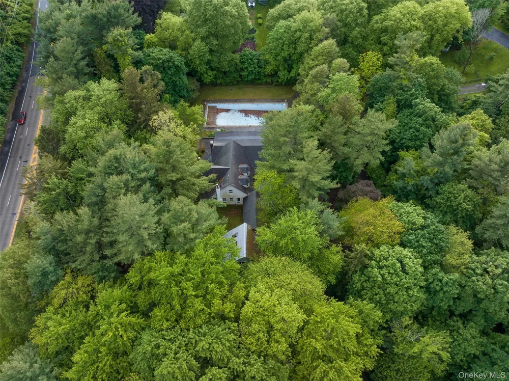 8 Woodstock Court Muttontown, NY 11771