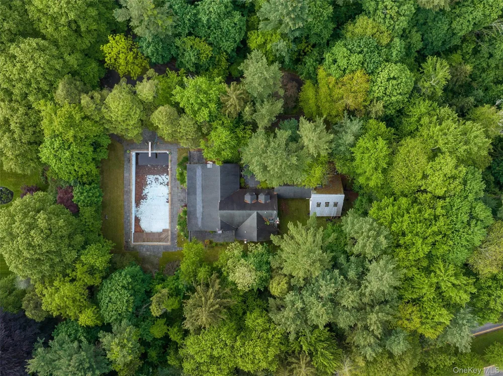 8 Woodstock Court Muttontown, NY 11771
