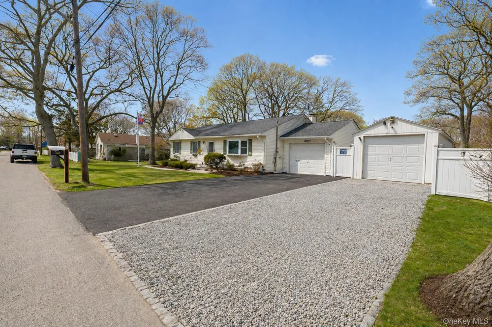 11 Seaford Road Mastic Beach, NY 11951