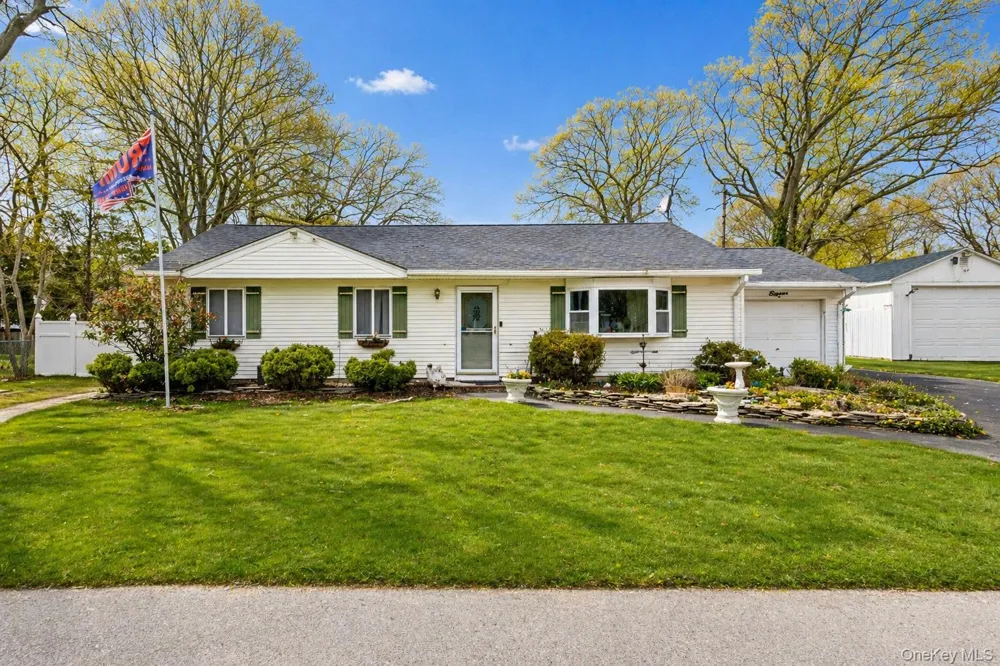 11 Seaford Road Mastic Beach, NY 11951
