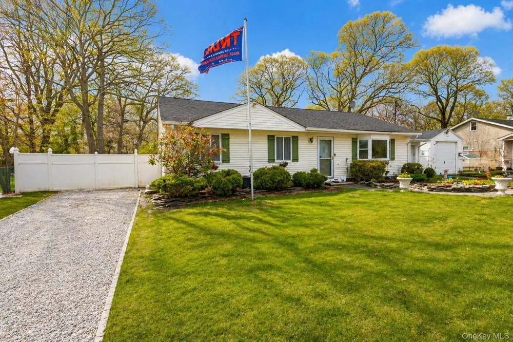 11 Seaford Road Mastic Beach, NY 11951