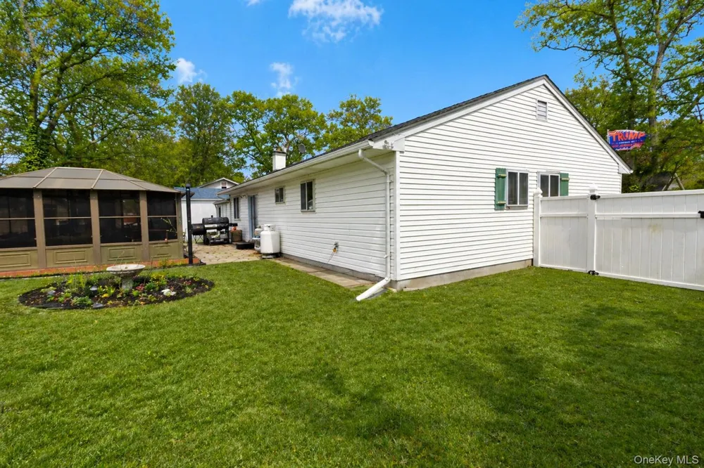 11 Seaford Road Mastic Beach, NY 11951