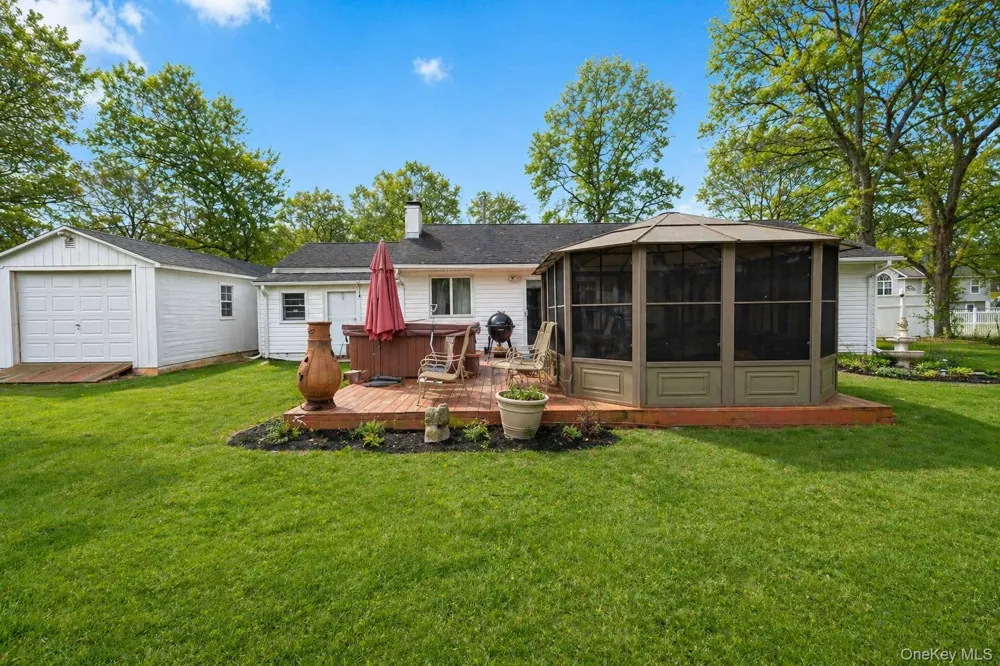 11 Seaford Road Mastic Beach, NY 11951