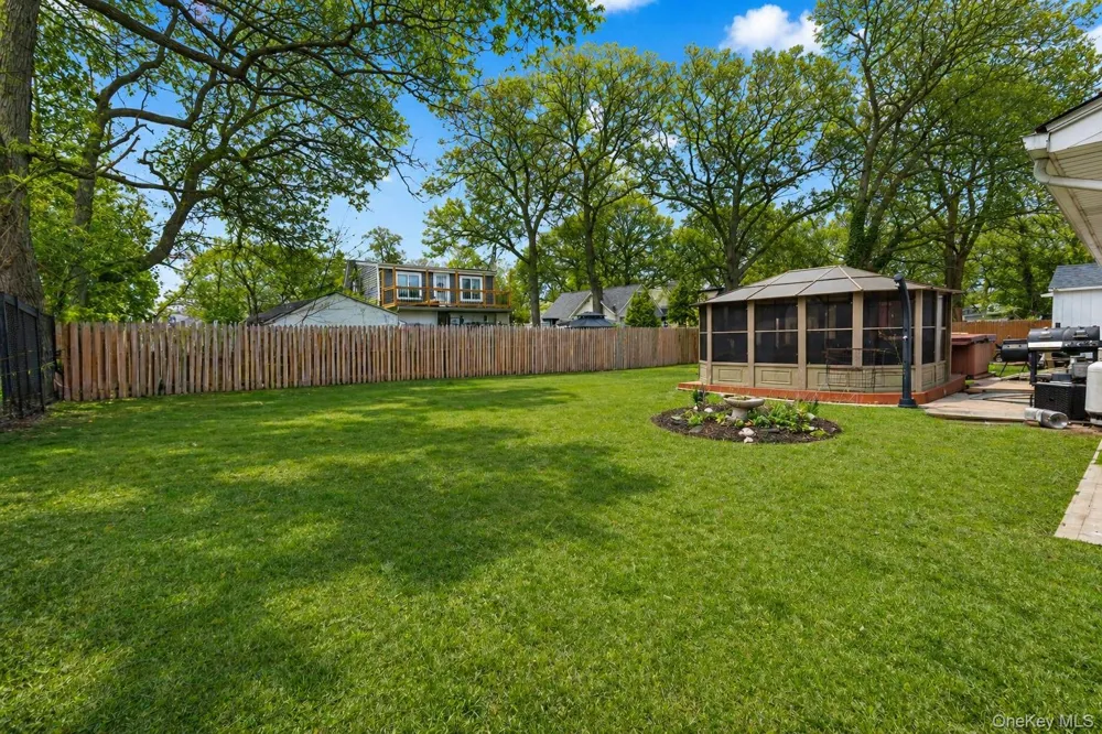 11 Seaford Road Mastic Beach, NY 11951