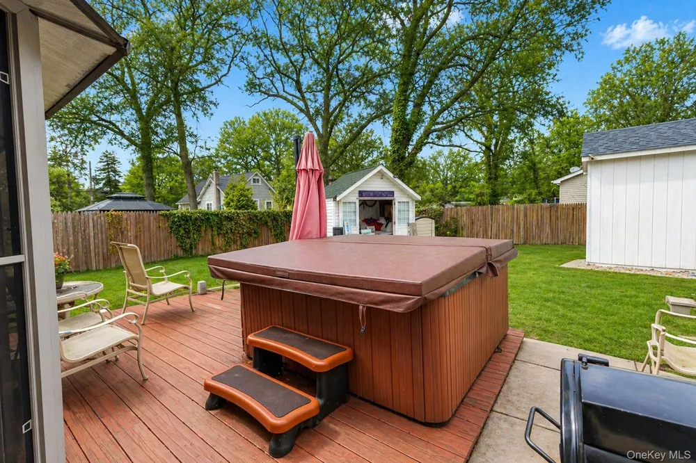 11 Seaford Road Mastic Beach, NY 11951