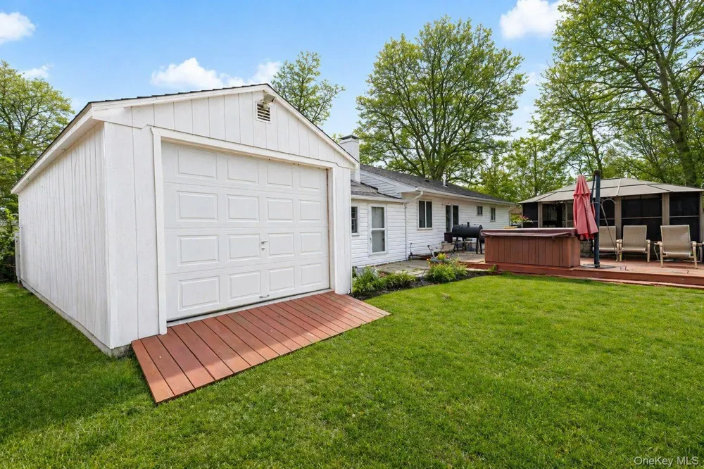11 Seaford Road Mastic Beach, NY 11951